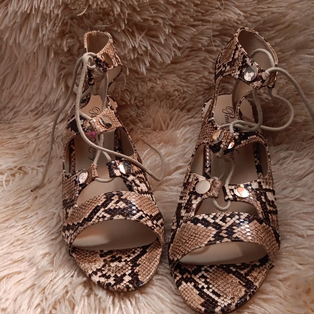 Penny Loves Kenny Women's Fylo Flat Sandal NaturalFaux Snake NWOT Size 11